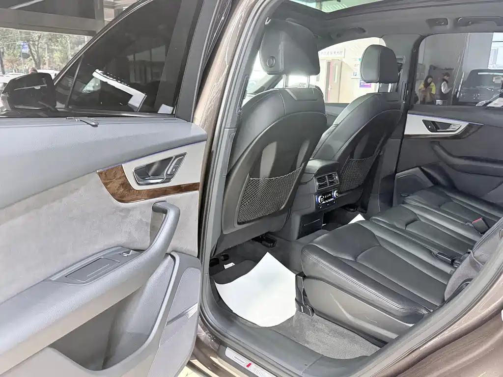 Audi Q7 — миниатюра 9