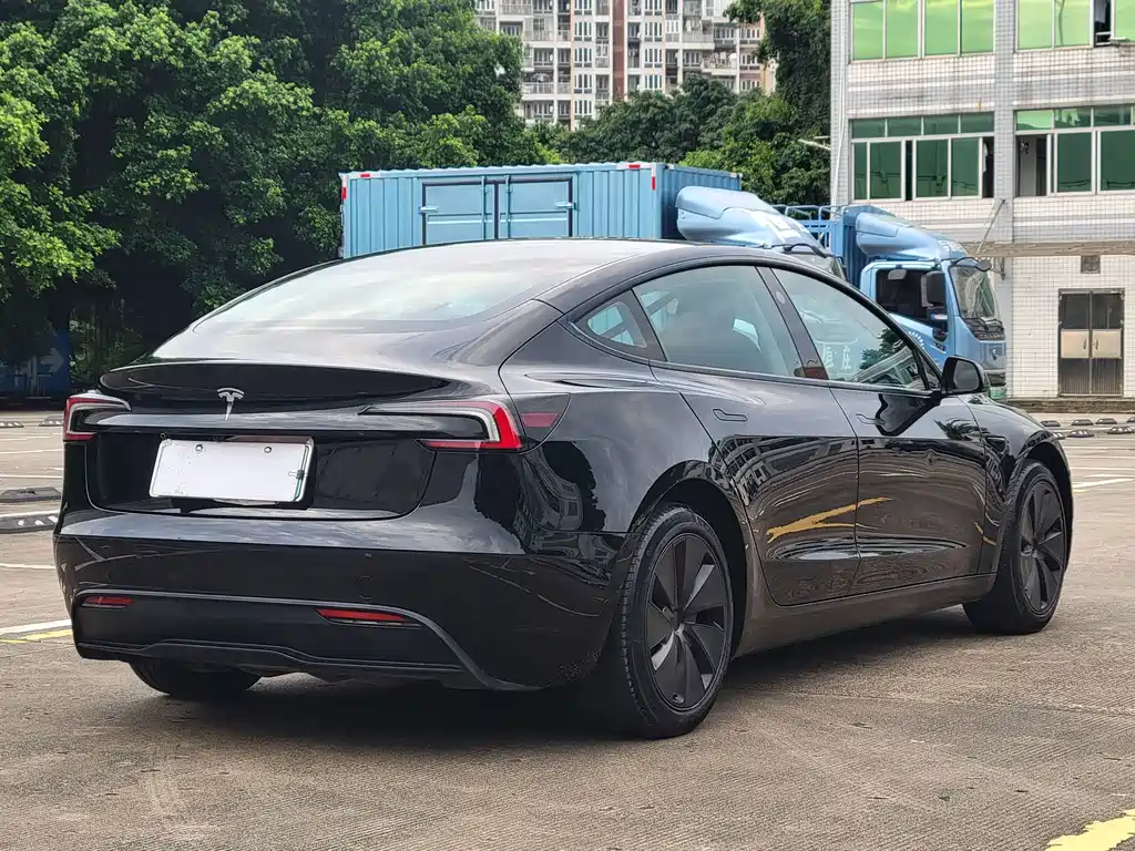 Tesla Model 3 — миниатюра 14