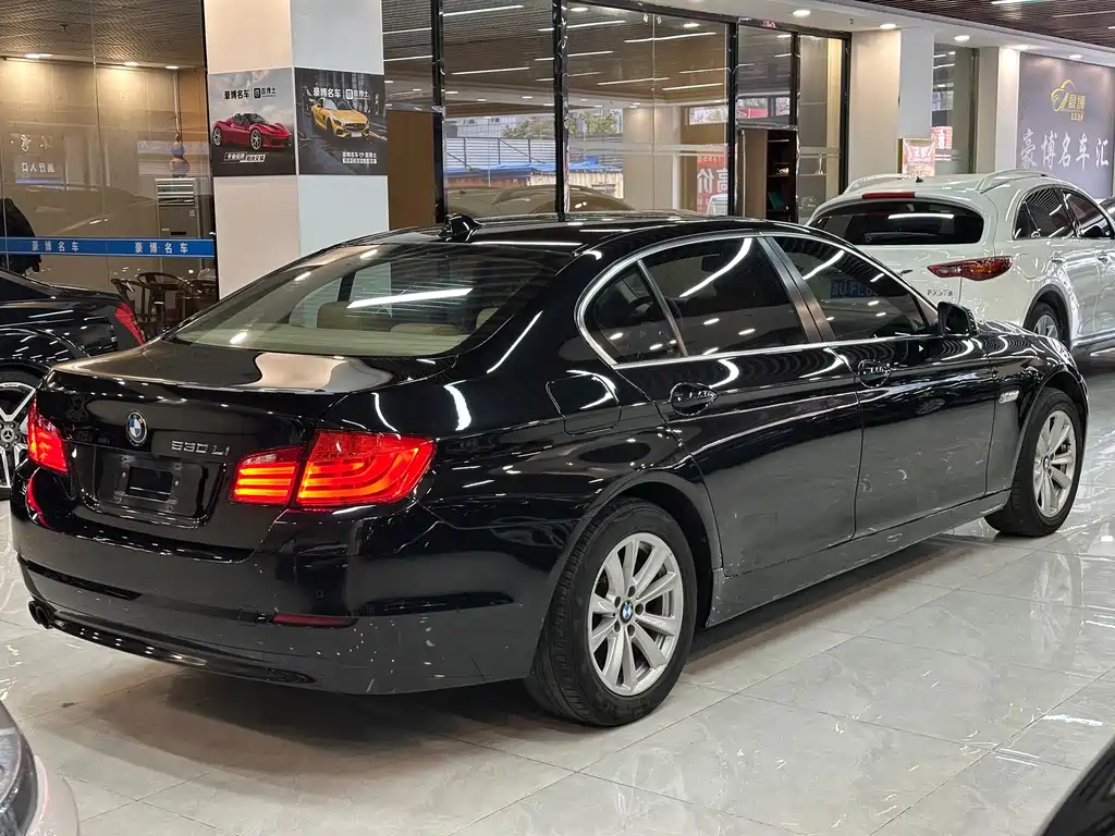 BMW 5 Series — миниатюра 6