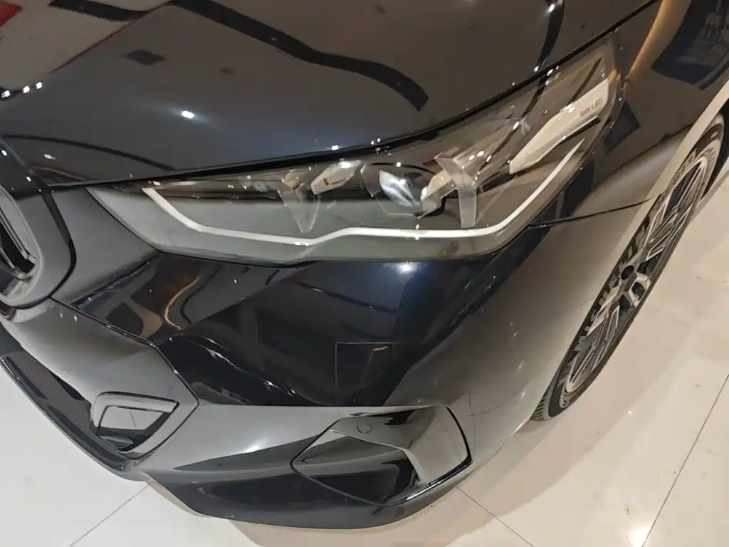 BMW 5 Series — миниатюра 24