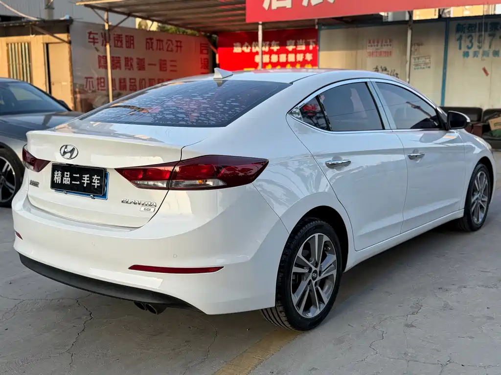 Hyundai Elantra — миниатюра 10