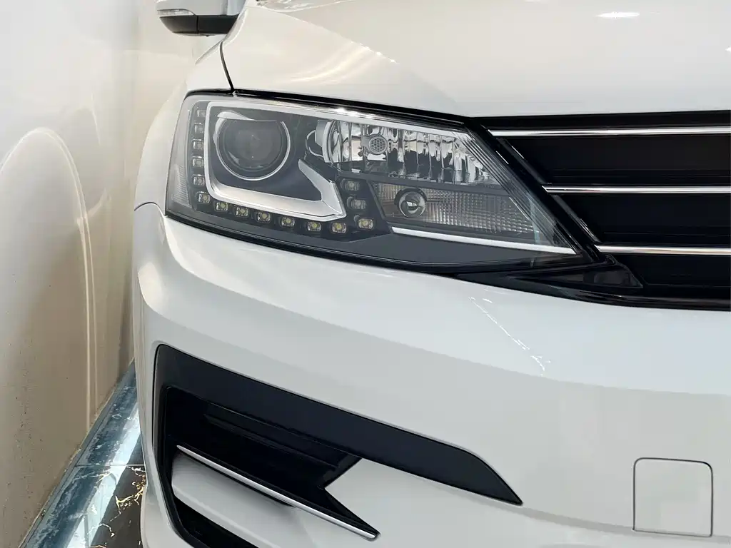 Volkswagen Sagitar — миниатюра 7
