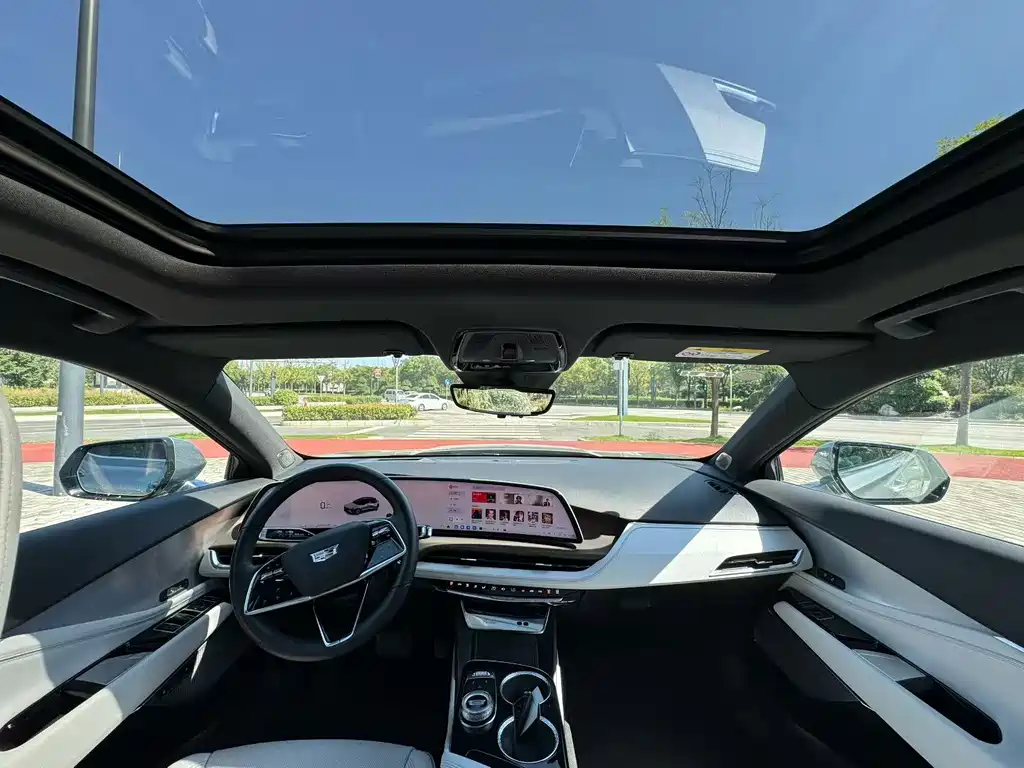 Cadillac GT4 — миниатюра 6