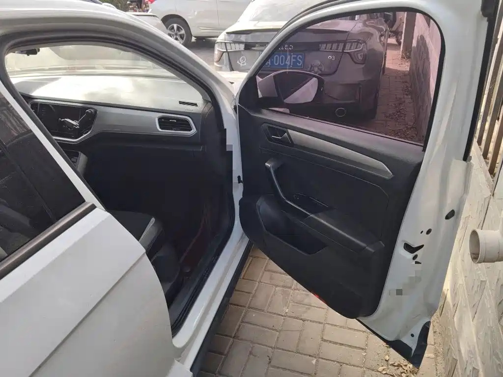 Volkswagen T-Roc — миниатюра 21