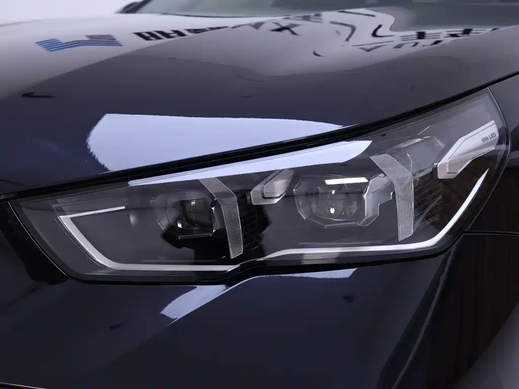 BMW 5 Series — миниатюра 4