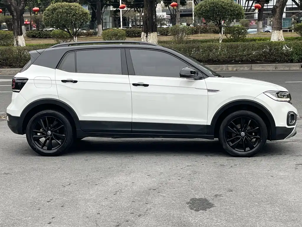 VOLKSWAGEN EXPLORING THE SHADOW