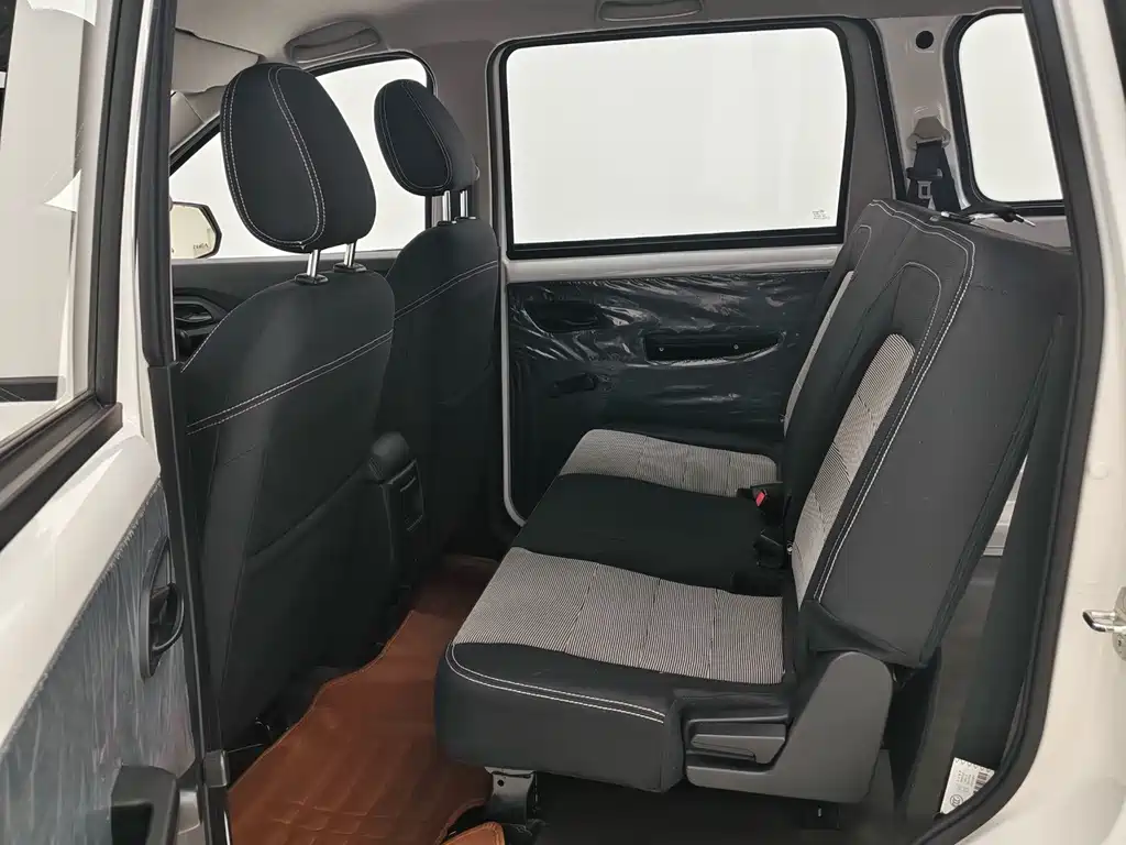 Wuling Hongguang — миниатюра 9