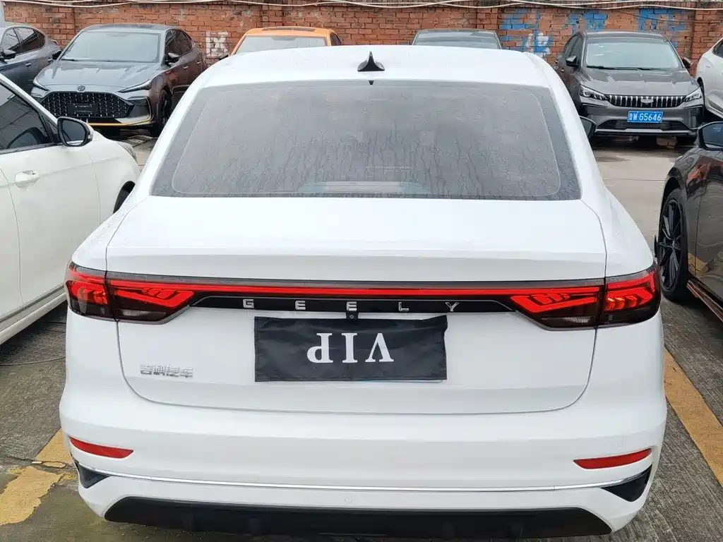 Geely Emgrand — миниатюра 11