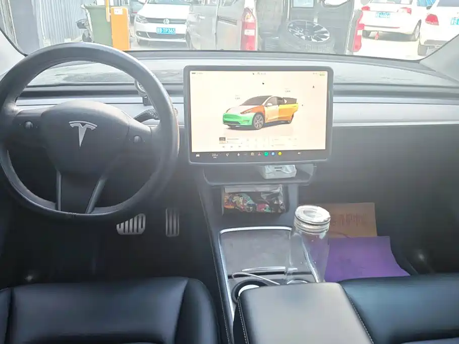 Tesla Model Y — миниатюра 16