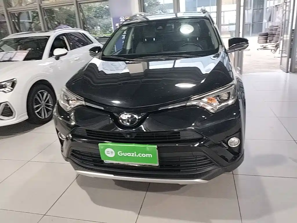 Toyota RAV4 — миниатюра 3