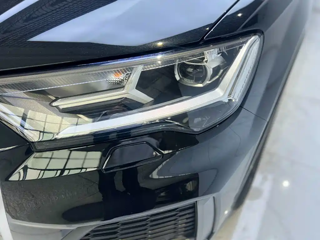 Audi Q7 — миниатюра 10