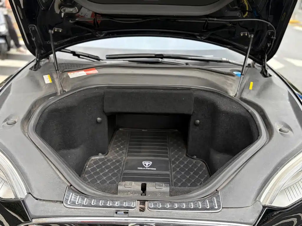 Tesla Model S — миниатюра 14
