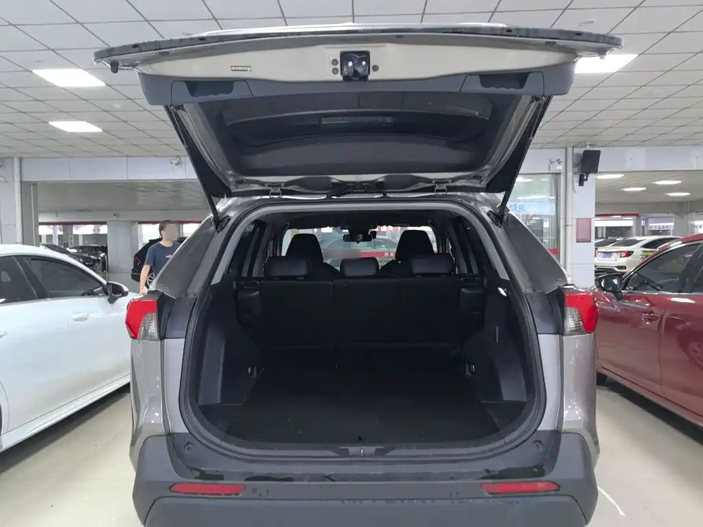 Toyota RAV4 — миниатюра 17