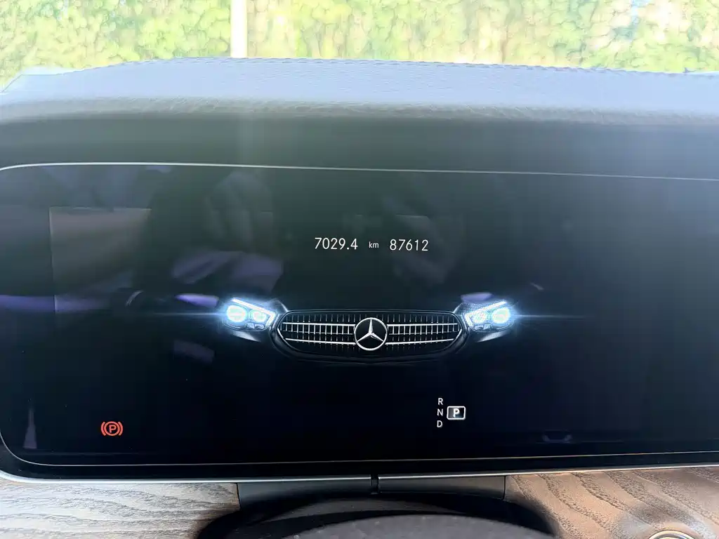 Mercedes-Benz E-Class — миниатюра 4