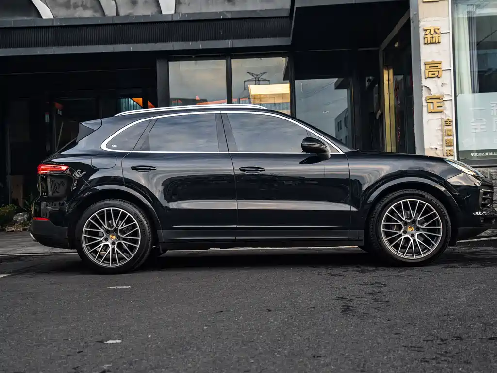 Porsche Cayenne — миниатюра 3