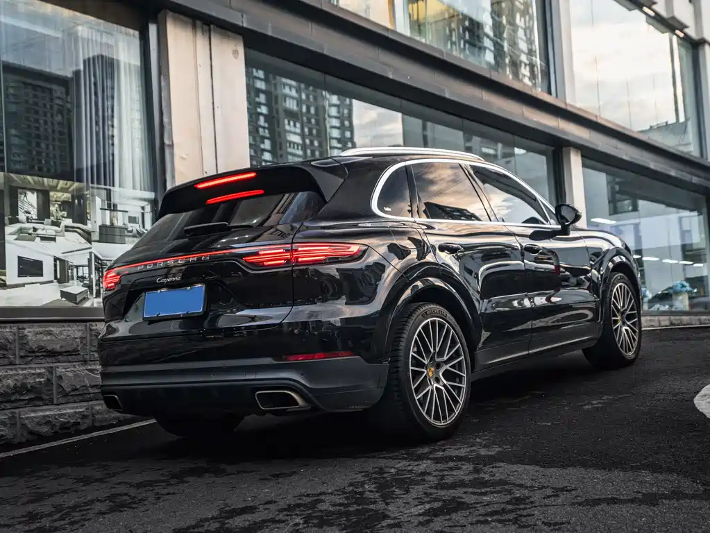 Porsche Cayenne — миниатюра 10