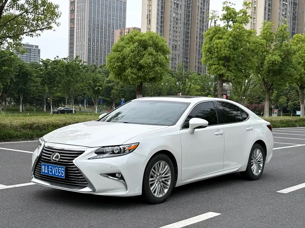 Купить Lexus ES