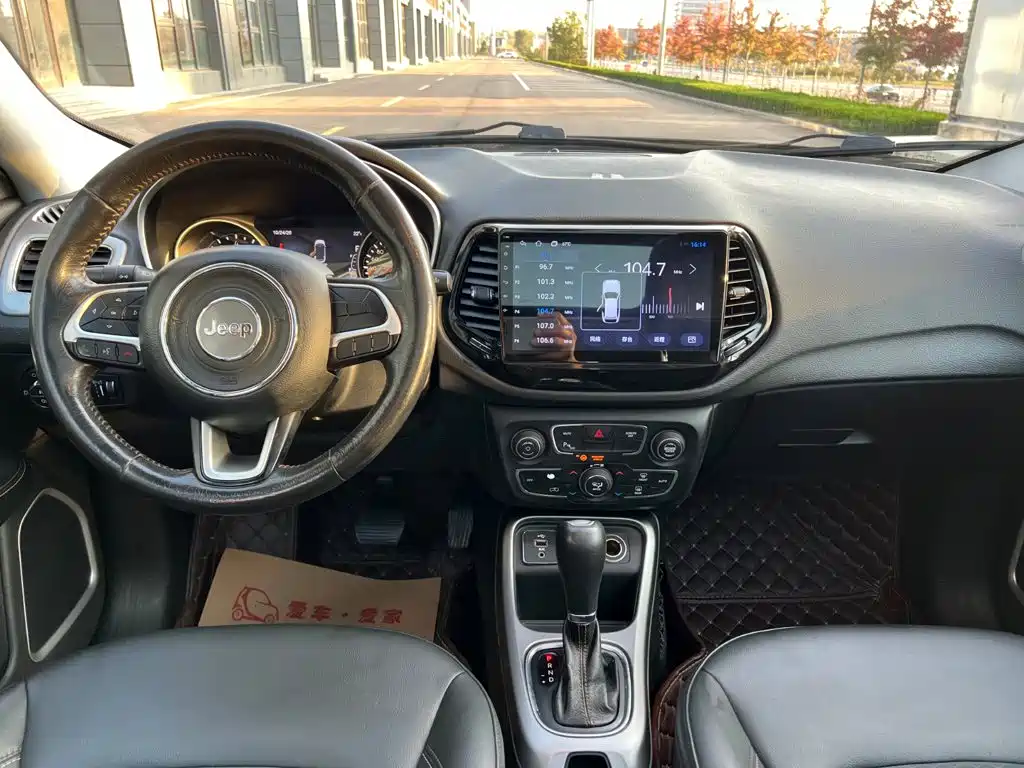 Jeep Compass — миниатюра 8