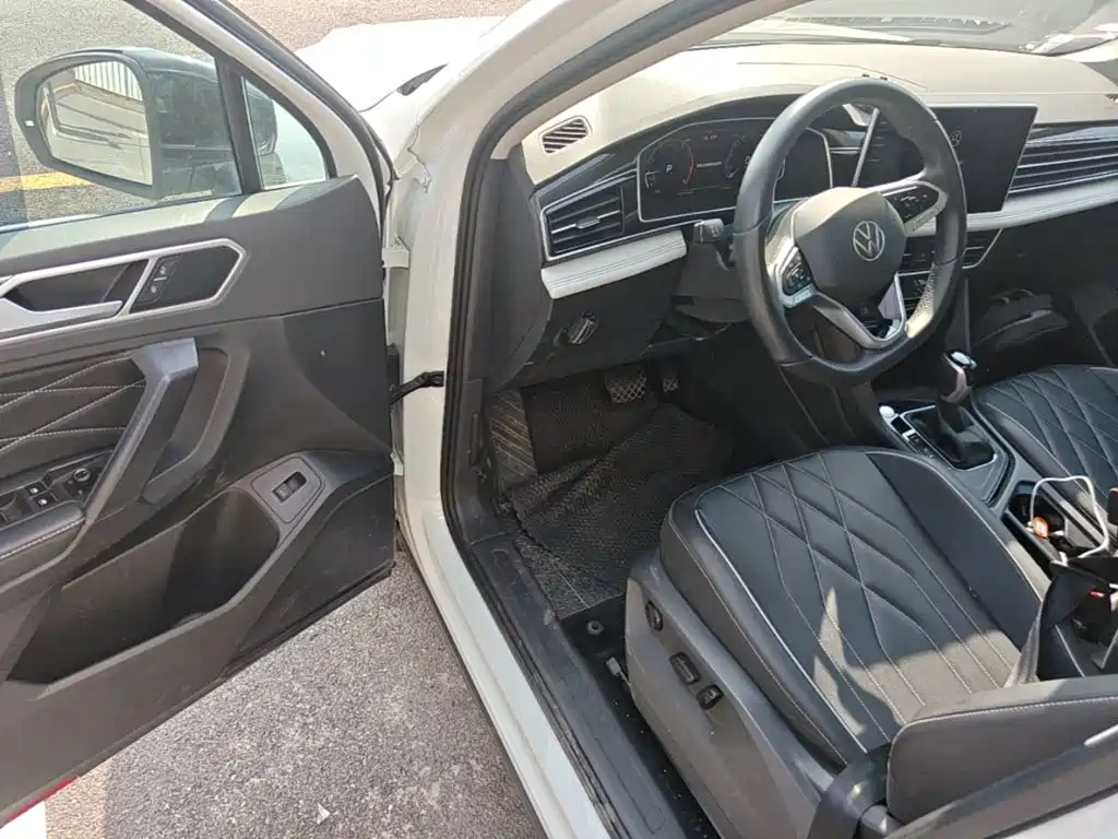 Volkswagen Tiguan L — миниатюра 16