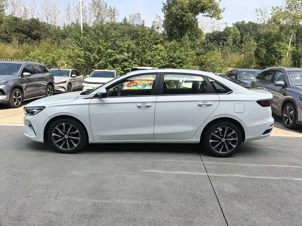 Geely Emgrand — миниатюра 3