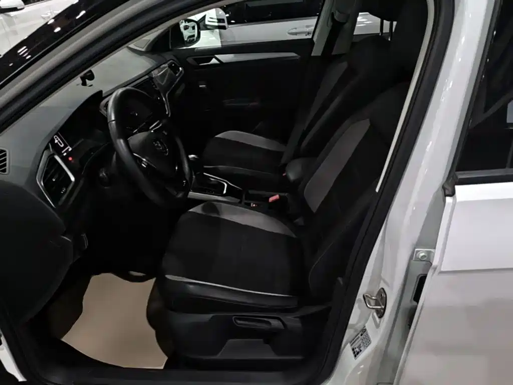 Volkswagen T-Roc — миниатюра 15