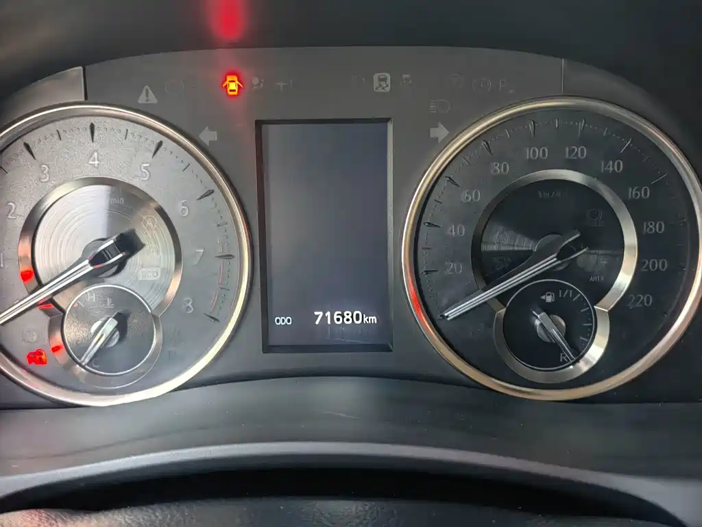 Toyota Alphard — миниатюра 12