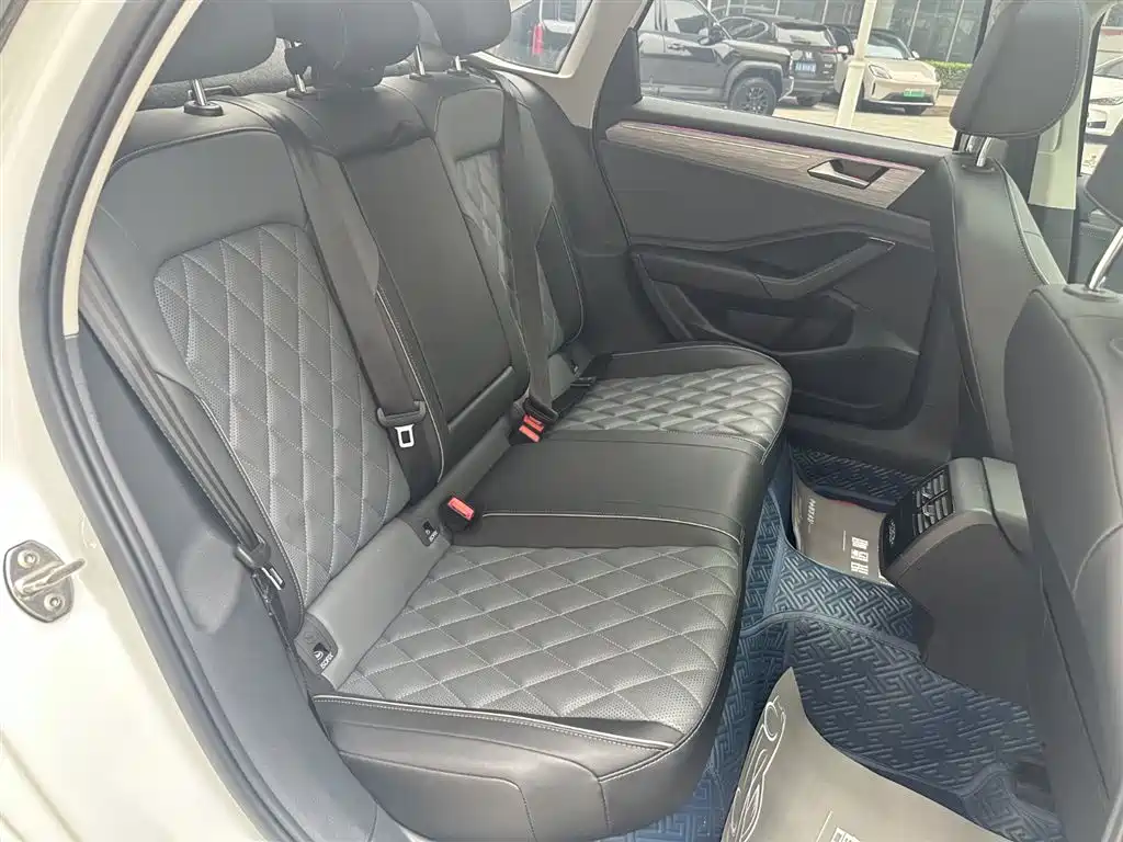 Volkswagen Sagitar 2023 300TSI DSG