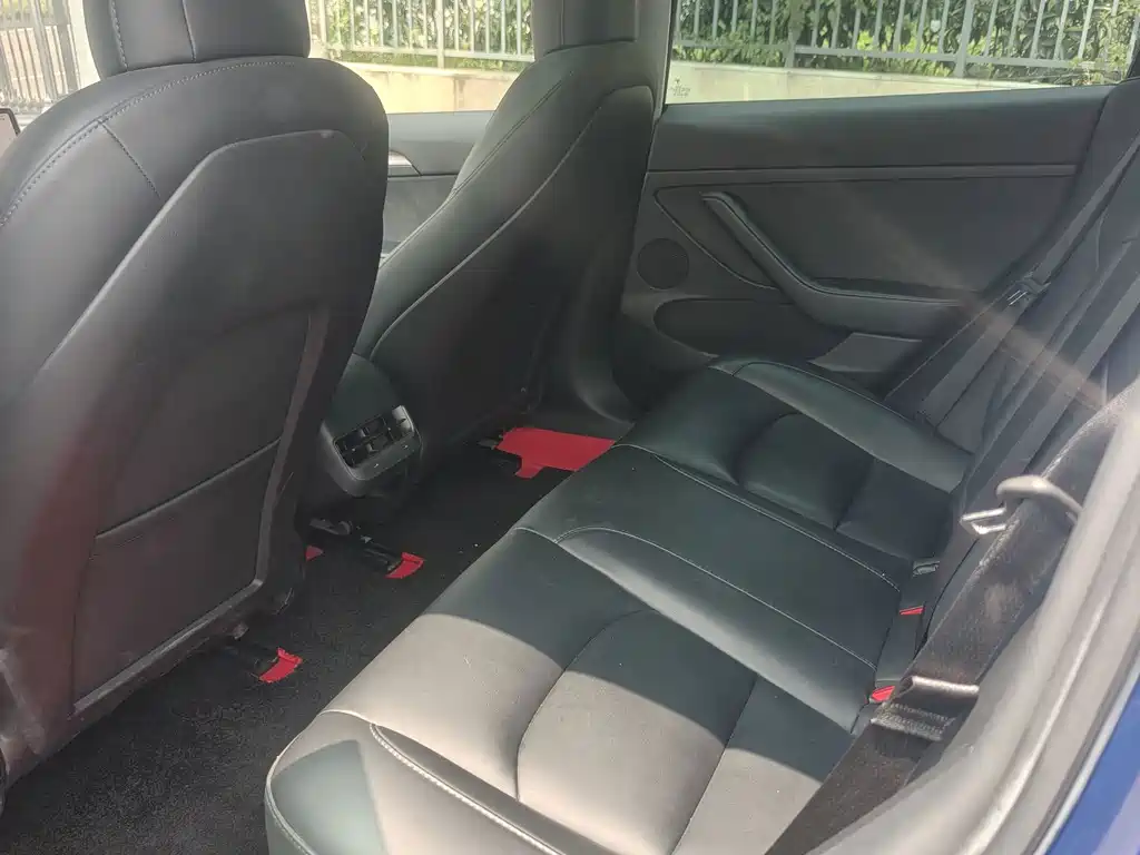 Tesla Model 3 — миниатюра 6