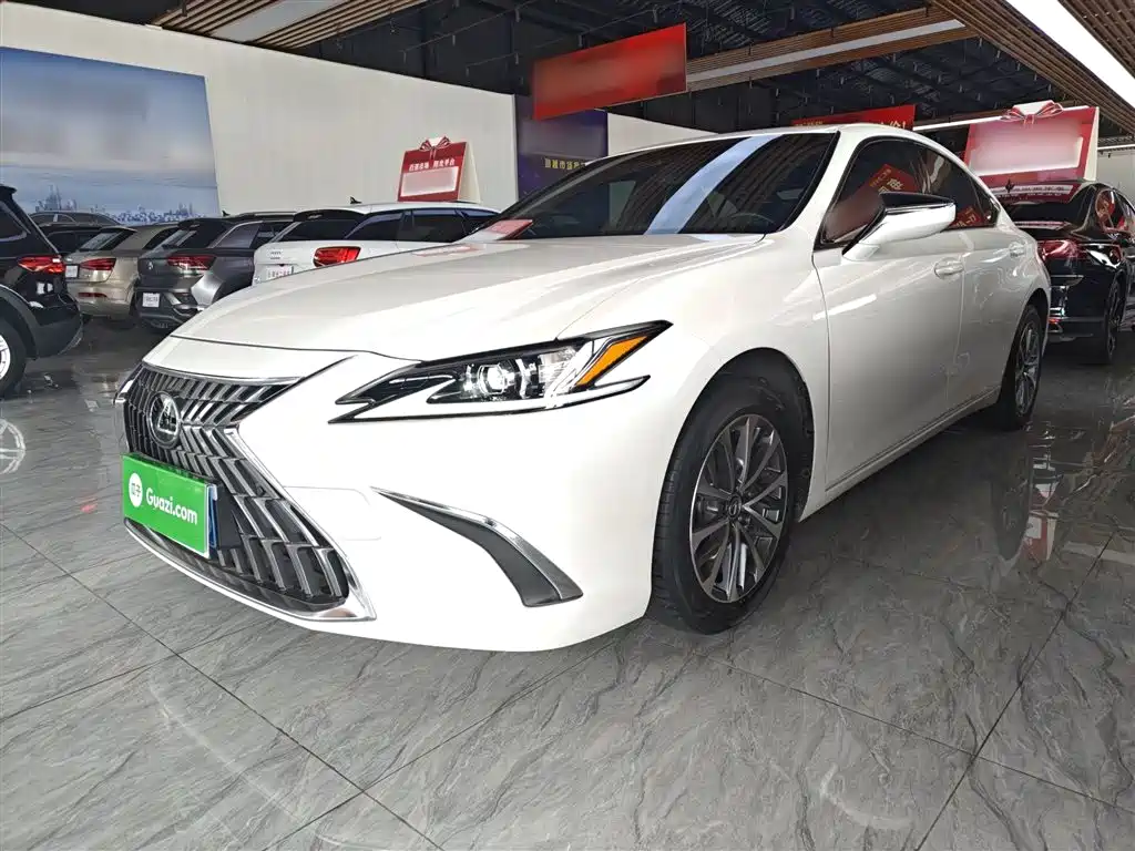 Lexus ES 2023
