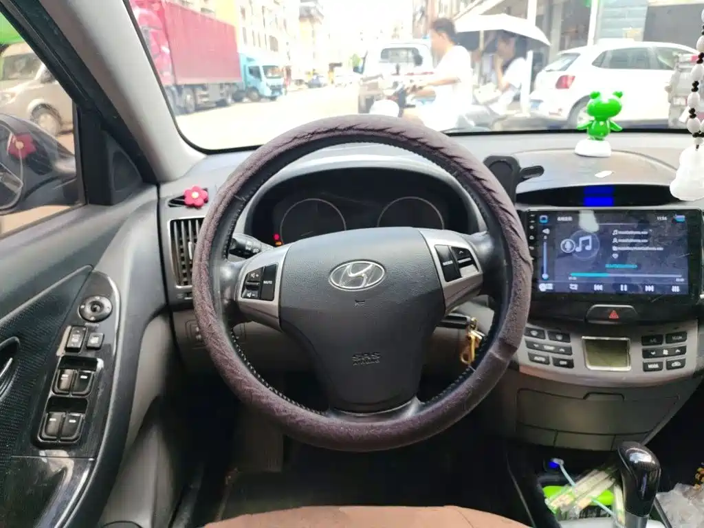 Hyundai Elantra — миниатюра 11