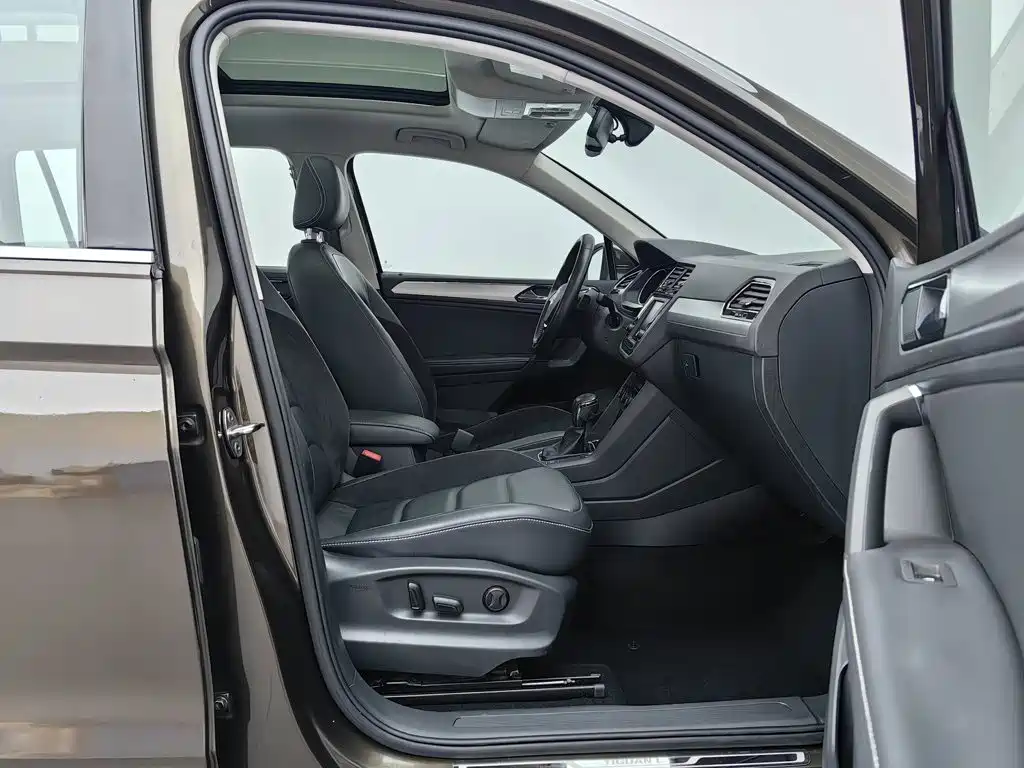 Volkswagen Tiguan L — миниатюра 23
