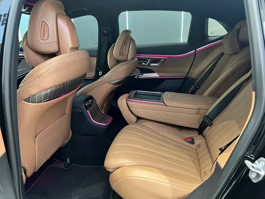 Mercedes-Benz E-Class — миниатюра 7