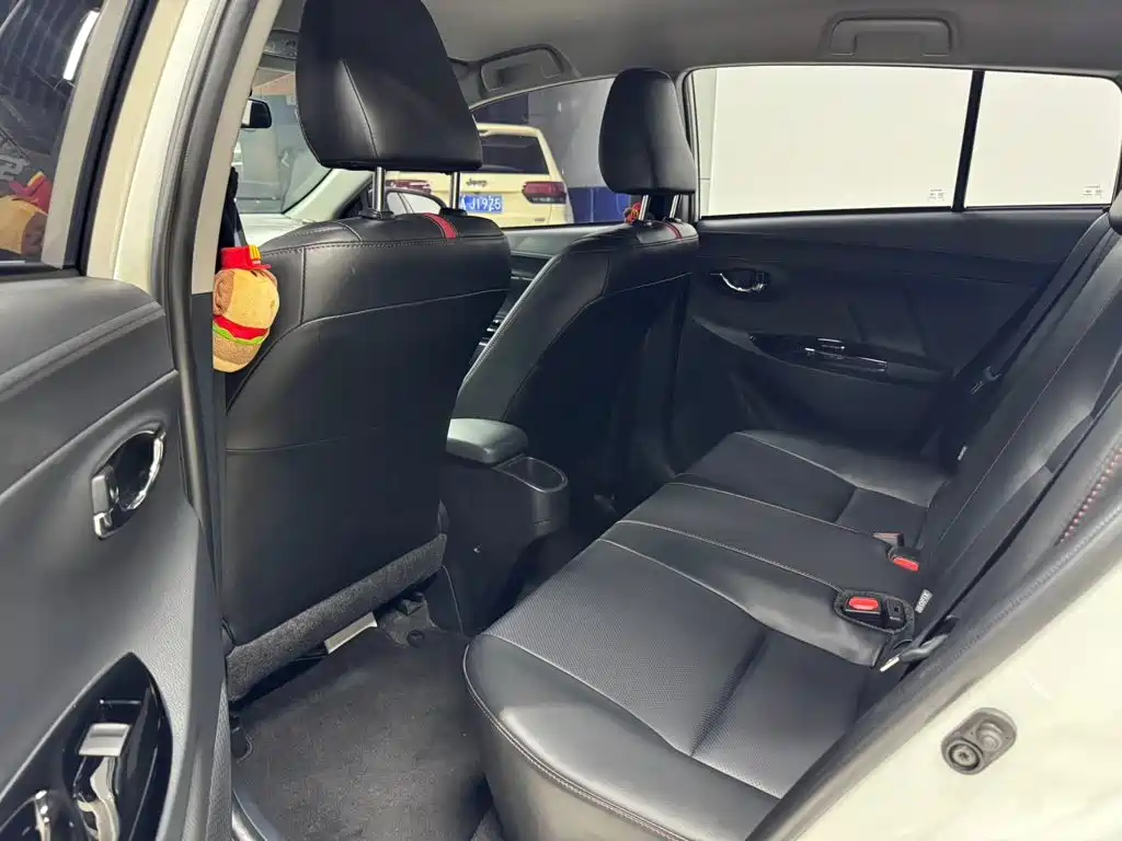 Toyota Yaris L — миниатюра 8
