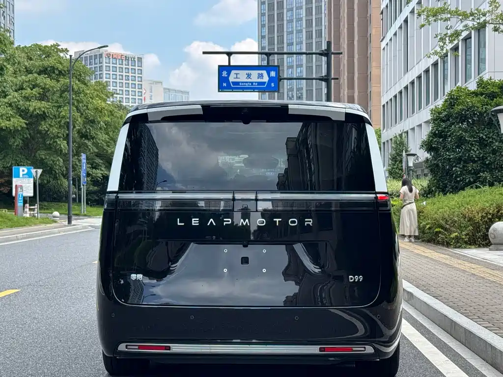 Leapmotor 零跑D99 — миниатюра 12