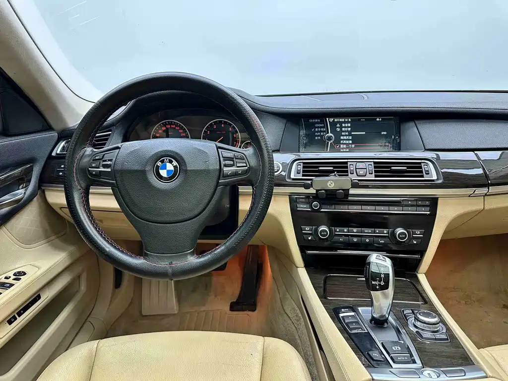 BMW 7 Series — миниатюра 15