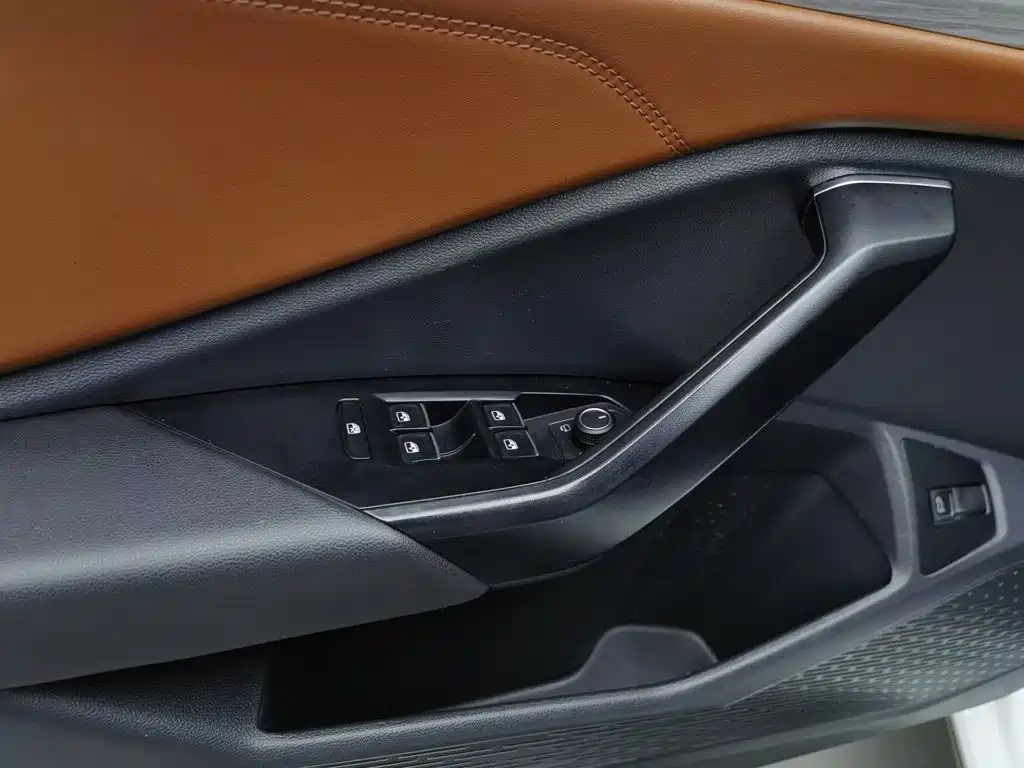 Volkswagen Sagitar — миниатюра 9