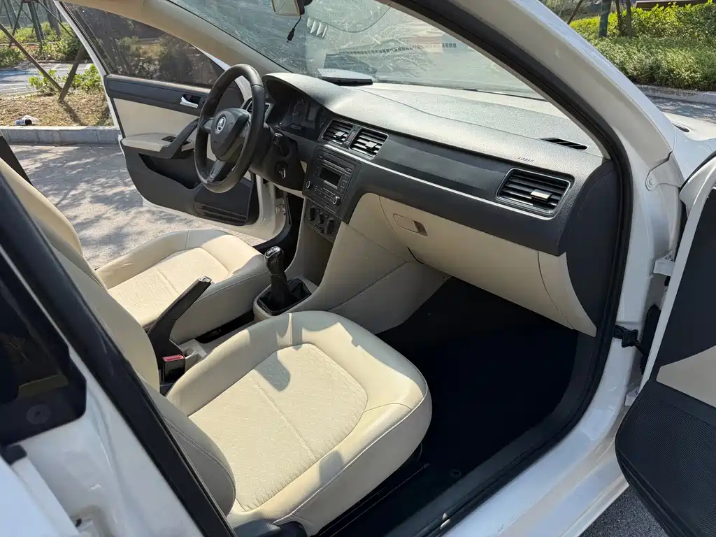 Skoda Rapid — миниатюра 14