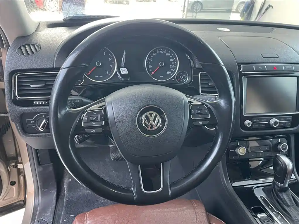 VOLKSWAGEN TOUAREG