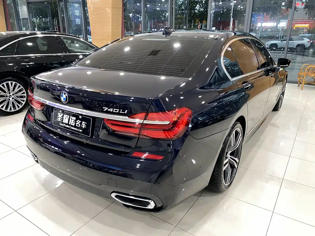 BMW 7 Series — миниатюра 6