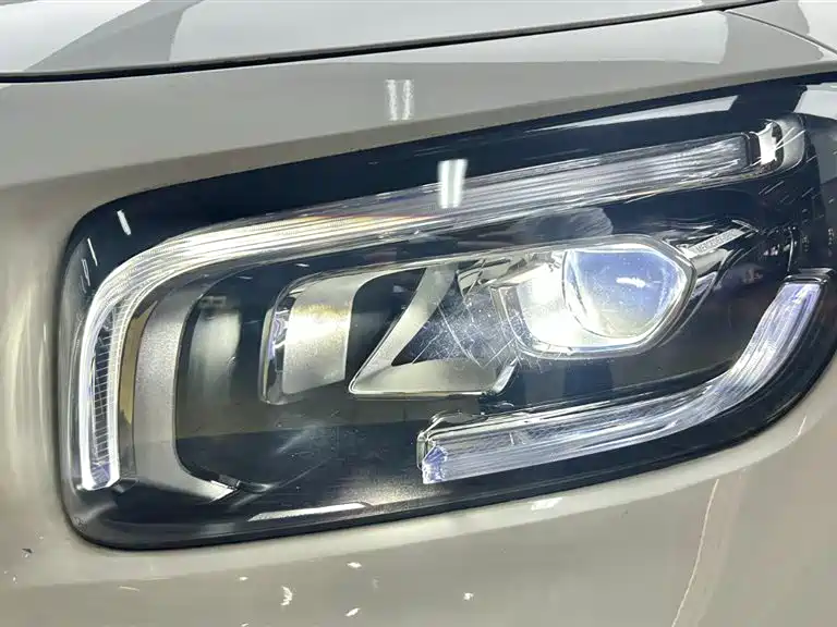 Mercedes-Benz GLB — миниатюра 13