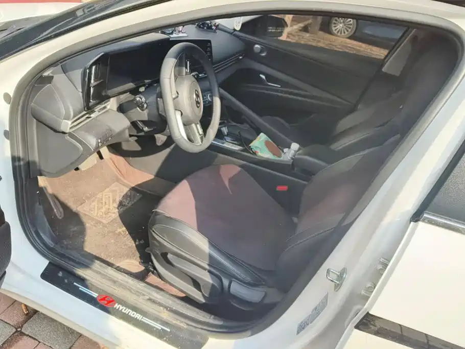 Hyundai Elantra — миниатюра 9