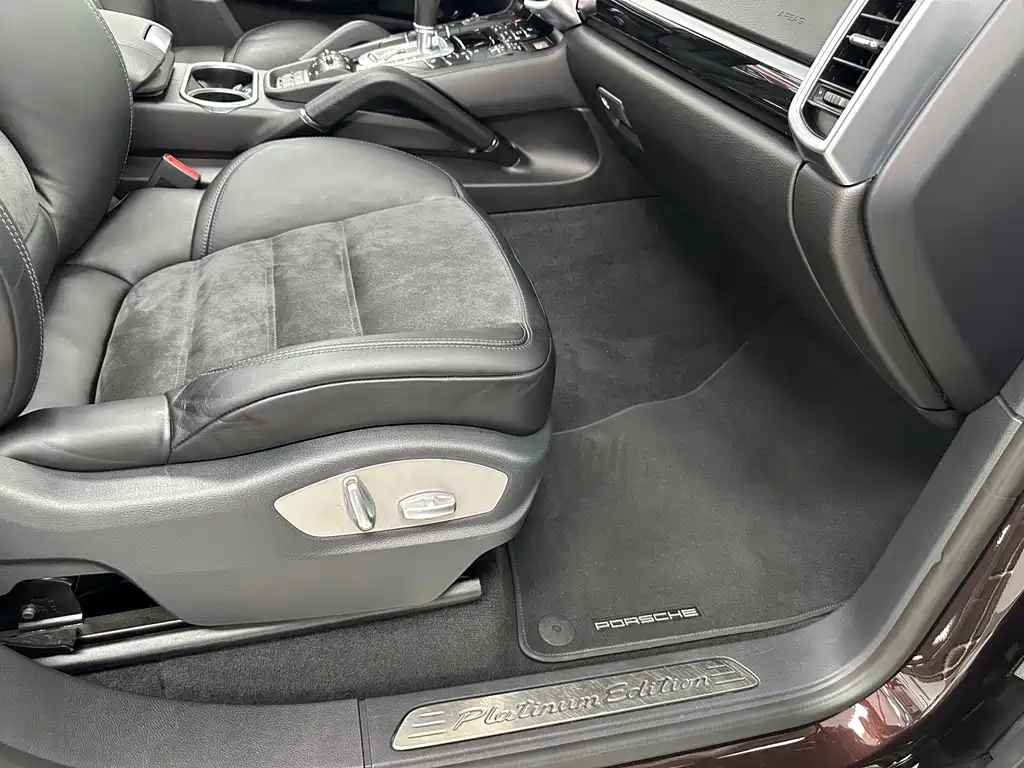 Porsche Cayenne — миниатюра 25