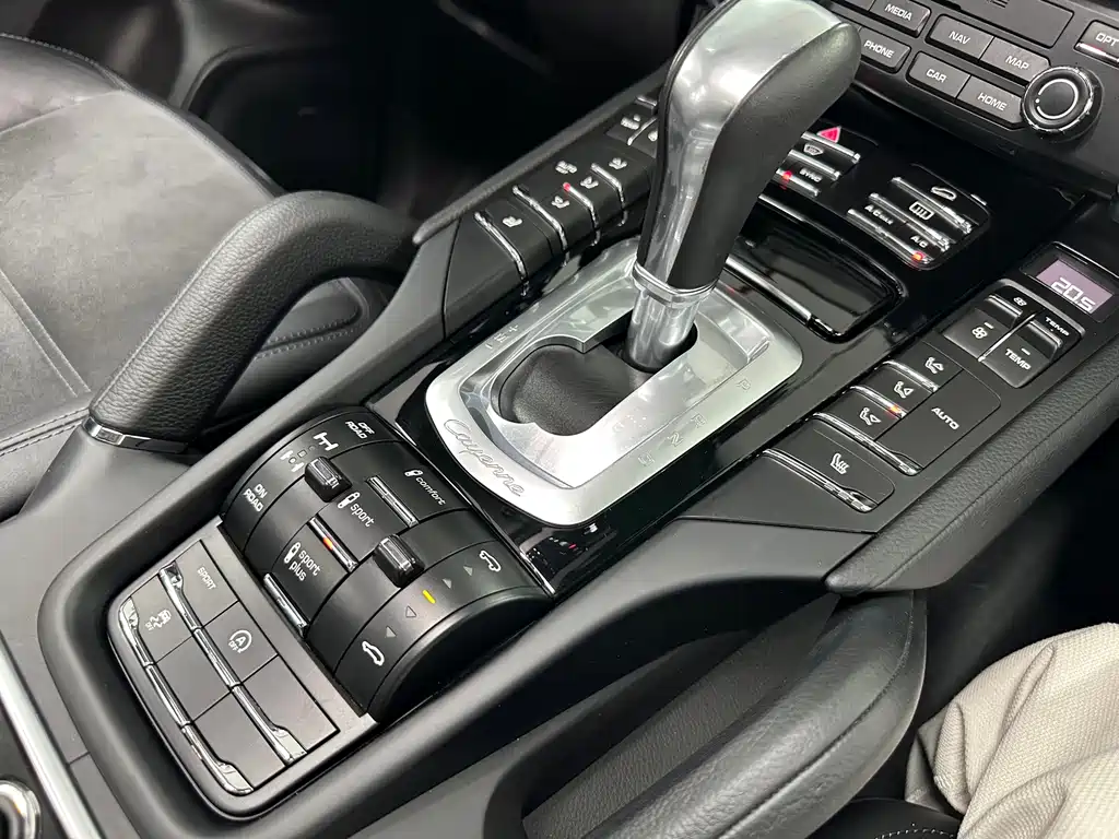 Porsche Cayenne — миниатюра 32