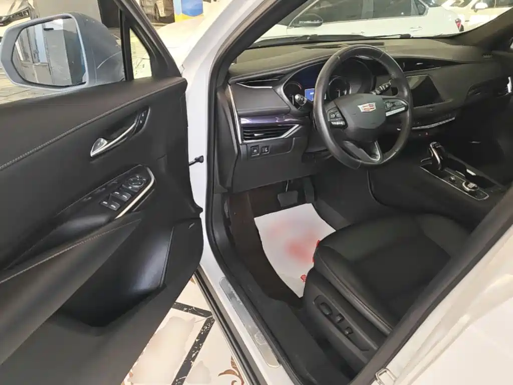 Cadillac XT4 — миниатюра 15