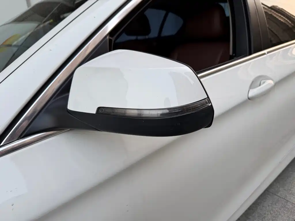 BMW 5 Series — миниатюра 12