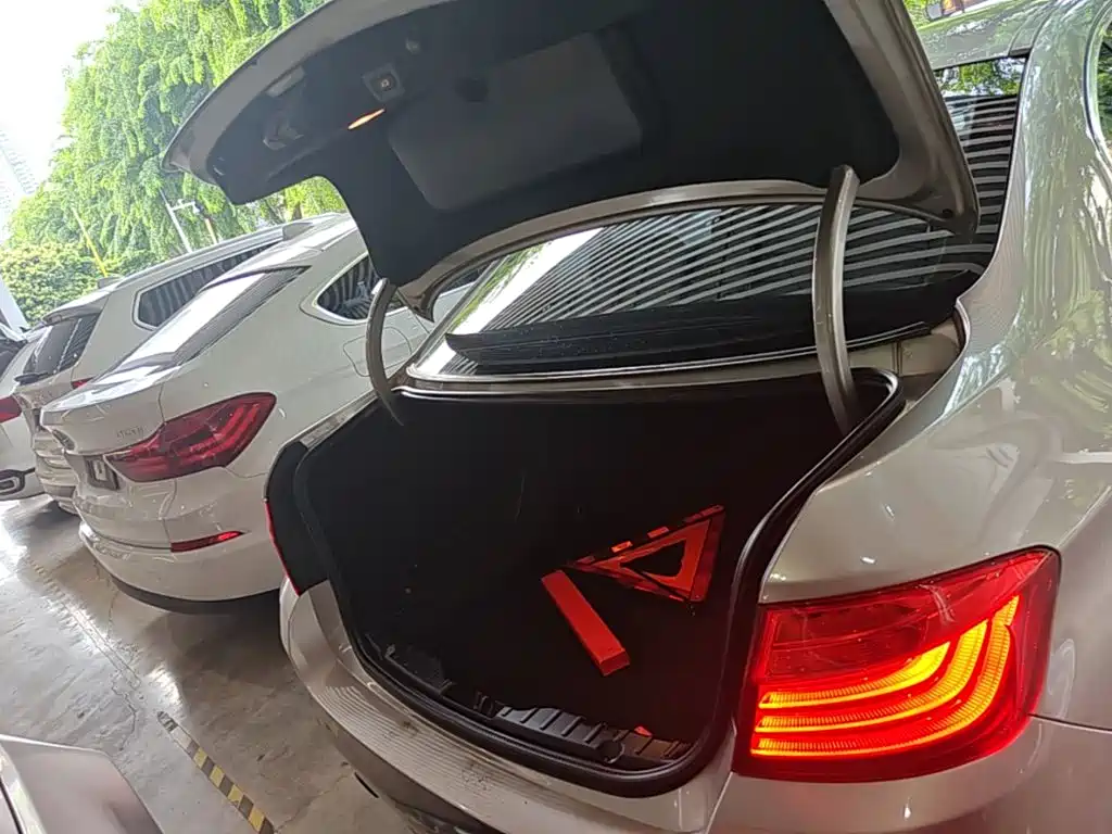 BMW 5 Series — миниатюра 19