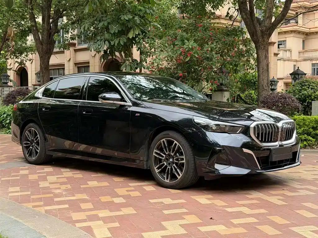 BMW 5 Series 2025