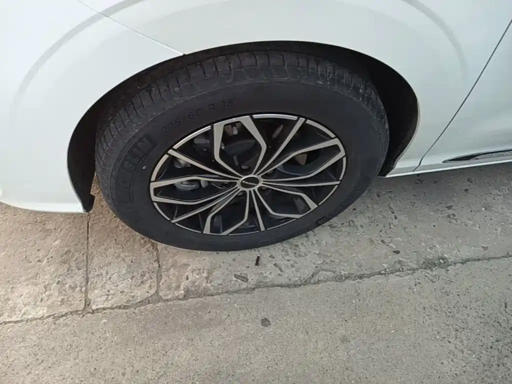 Roewe iMAX8 New Energy — миниатюра 23