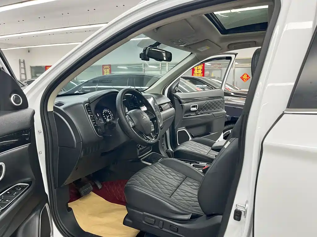 Mitsubishi Outlander — миниатюра 7
