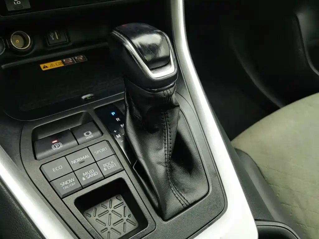 Toyota RAV4 — миниатюра 13